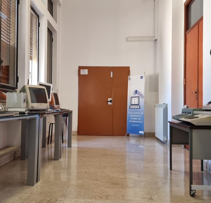 Collezione di dispositivi storici di Informatica
